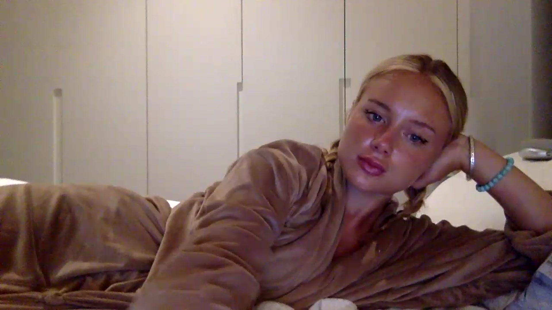 Gallery image thumbnail from BeaSaitou's myfreecams stream on, 07/24/2023, 22:29 image 17 of 20