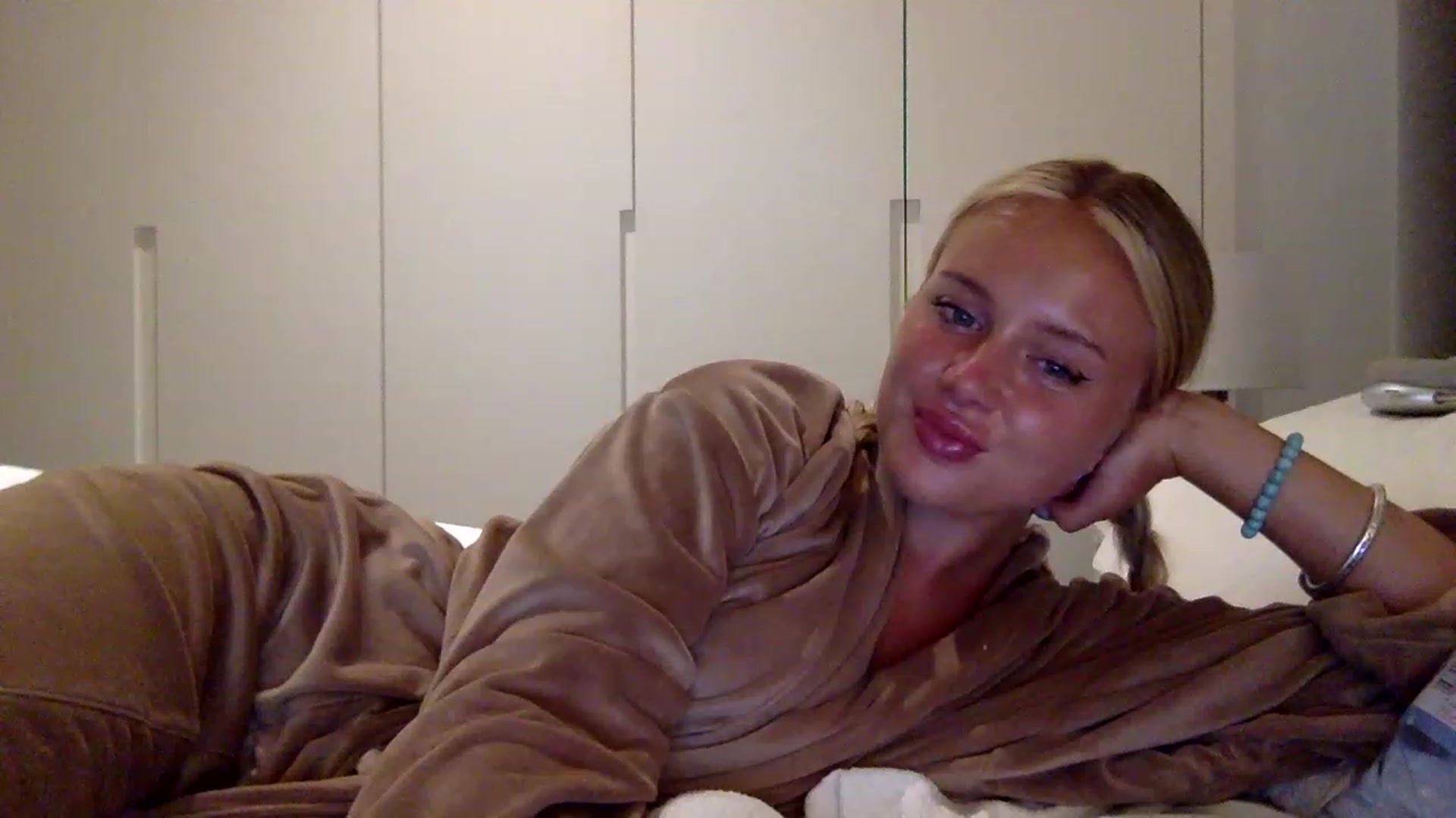 Gallery image thumbnail from BeaSaitou's myfreecams stream on, 07/24/2023, 22:29 image 19 of 20