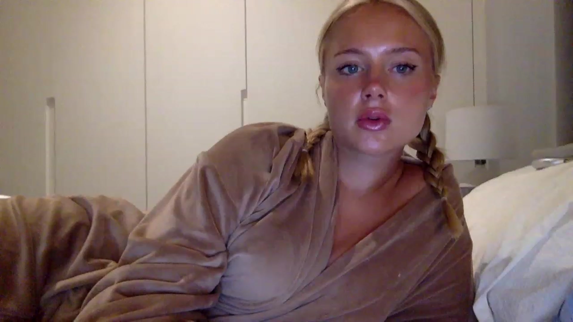 Gallery image thumbnail from BeaSaitou's myfreecams stream on, 07/24/2023, 22:29 image 12 of 20