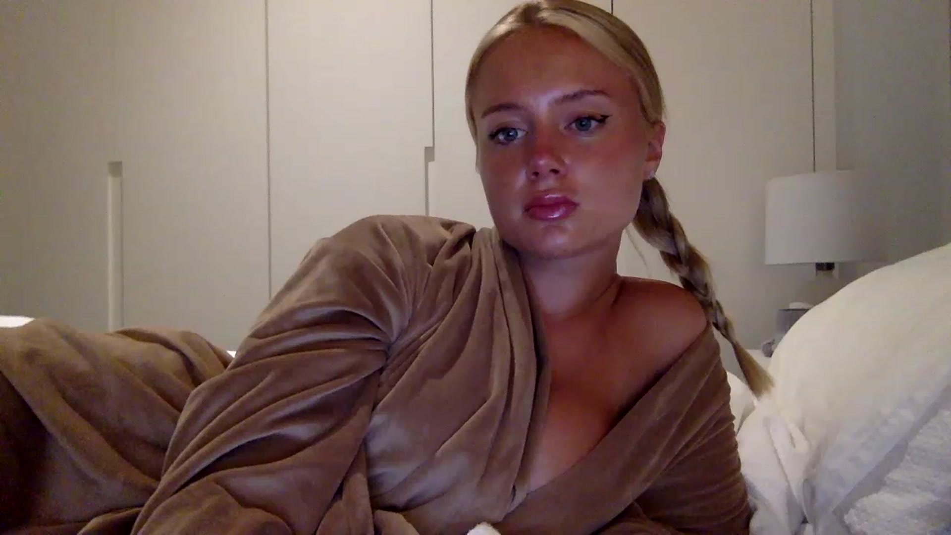 Gallery image thumbnail from BeaSaitou's myfreecams stream on, 07/24/2023, 22:29 image 4 of 20