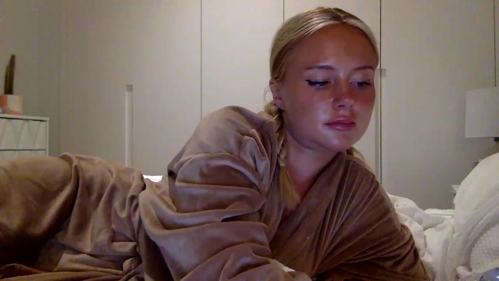 Gallery image thumbnail from BeaSaitou's myfreecams stream on, 07/25/2023, 24:03 image 12 of 20