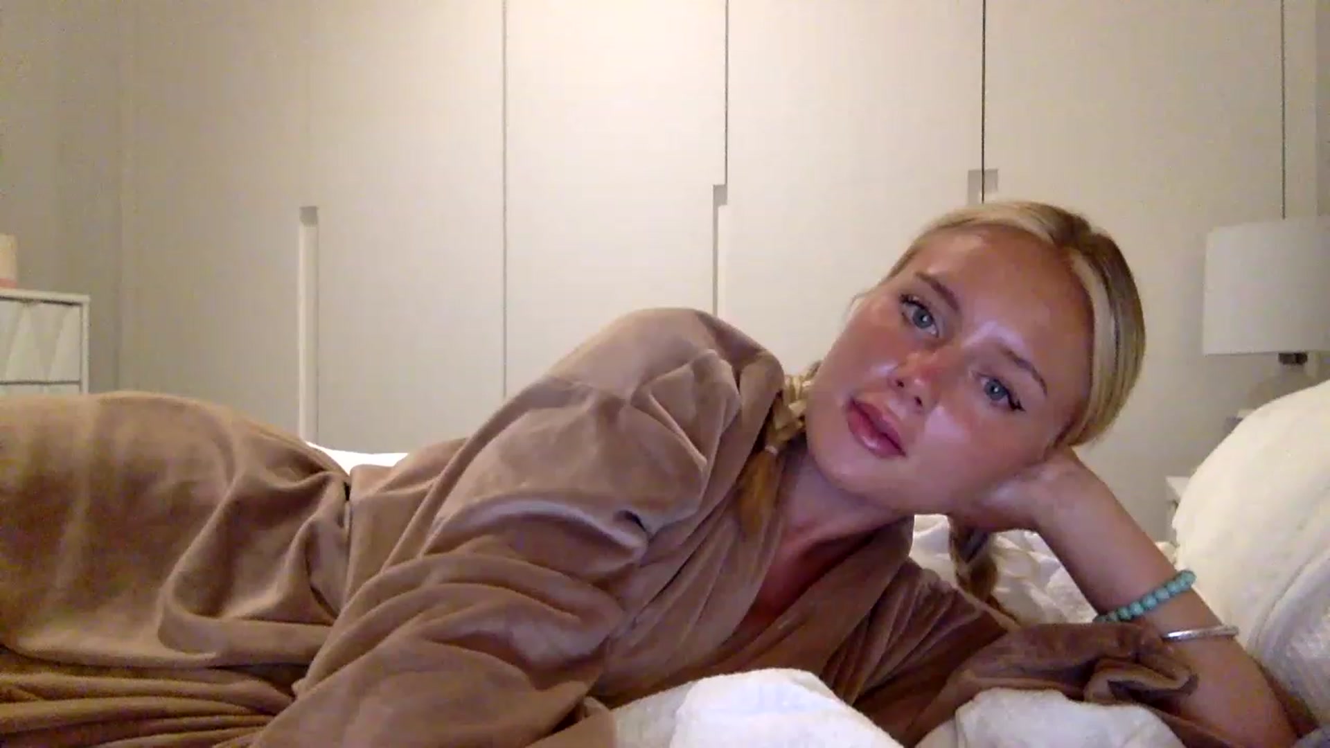 Gallery image thumbnail from BeaSaitou's myfreecams stream on, 07/25/2023, 24:03 image 3 of 20