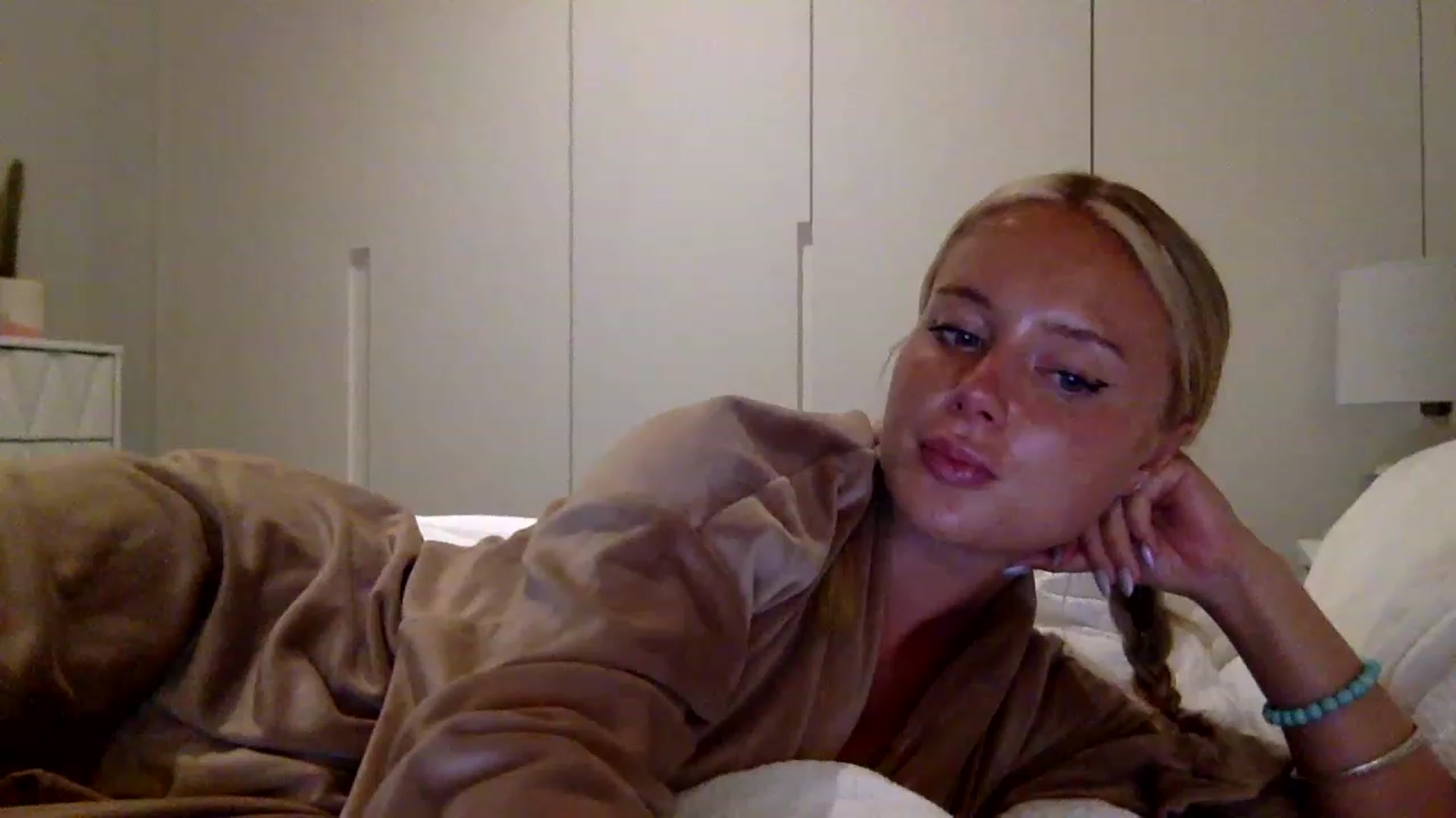 Gallery image thumbnail from BeaSaitou's myfreecams stream on, 07/25/2023, 24:03 image 10 of 20