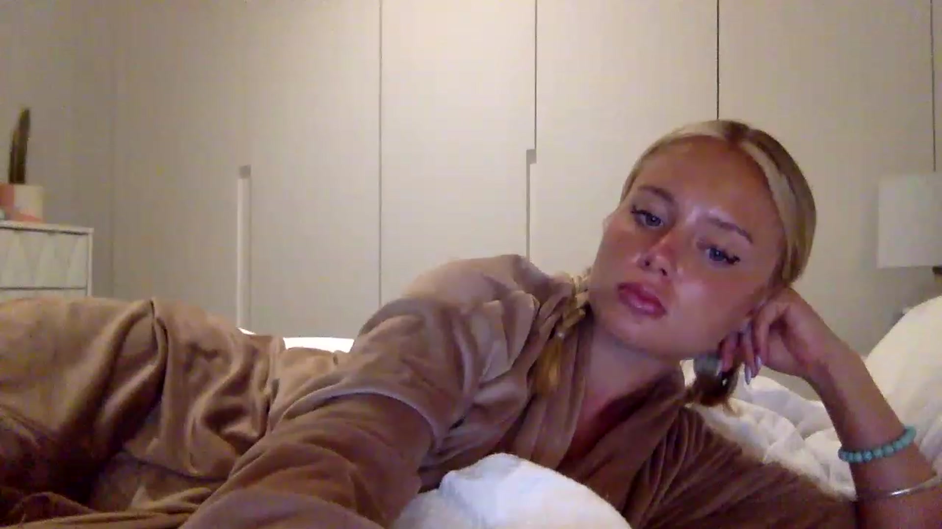 Gallery image thumbnail from BeaSaitou's myfreecams stream on, 07/25/2023, 24:03 image 14 of 20