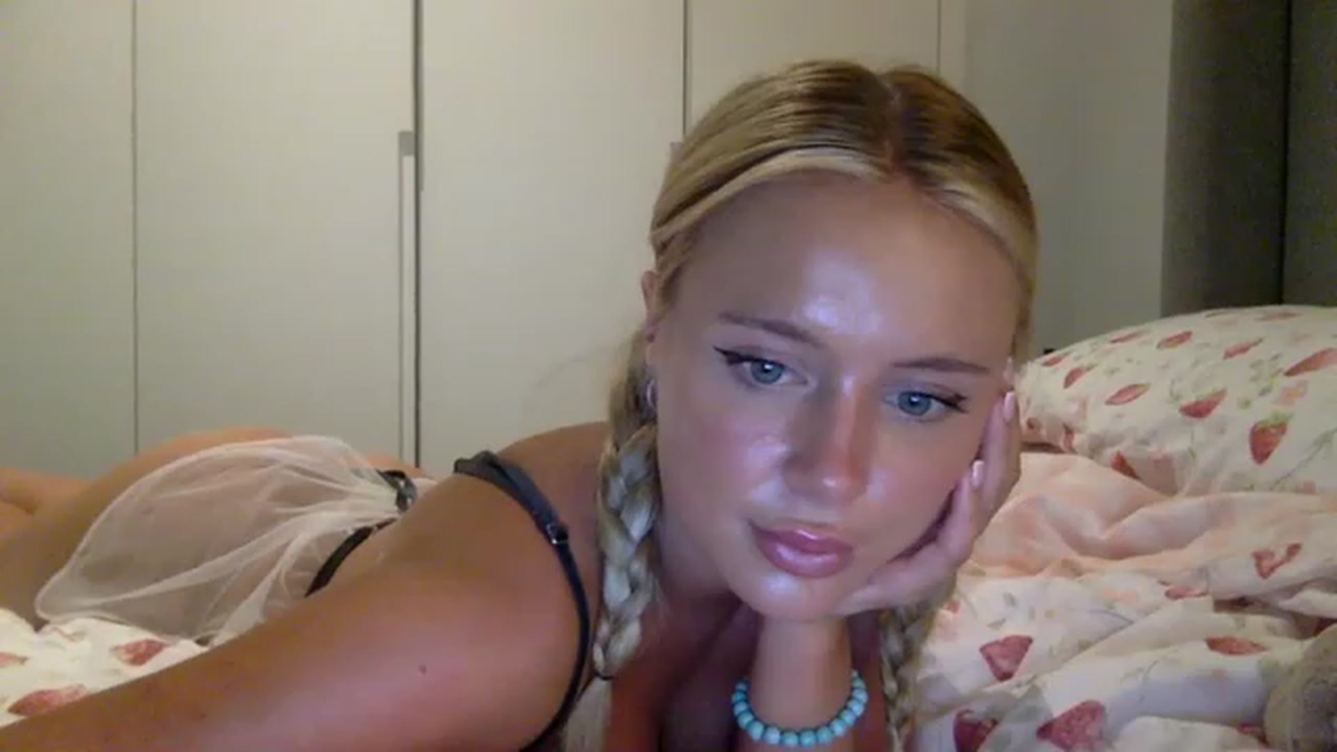 Gallery image thumbnail from BeaSaitou's myfreecams stream on, 08/01/2023, 24:25 image 6 of 20