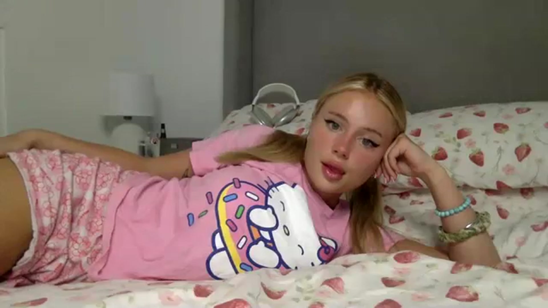 Gallery image thumbnail from BeaSaitou's myfreecams stream on, 08/03/2023, 20:50 image 2 of 20