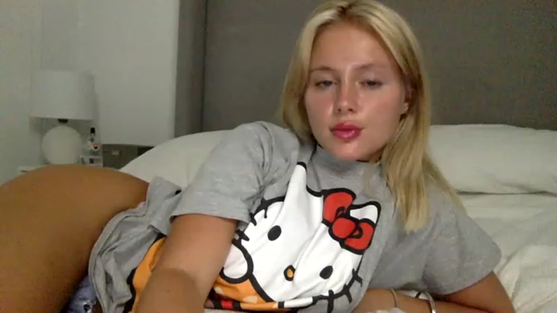 Gallery image thumbnail from BeaSaitou's myfreecams stream on, 08/24/2023, 24:03 image 14 of 20