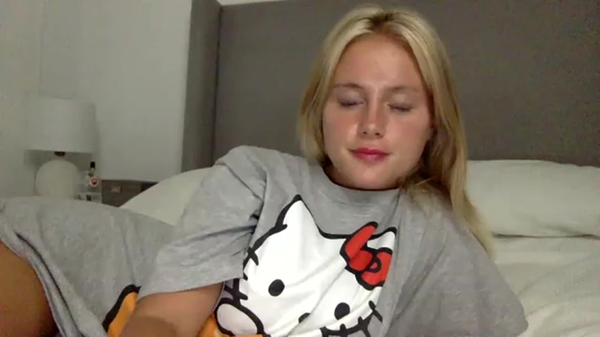 Gallery image thumbnail from BeaSaitou's myfreecams stream on, 08/24/2023, 24:03 image 12 of 20