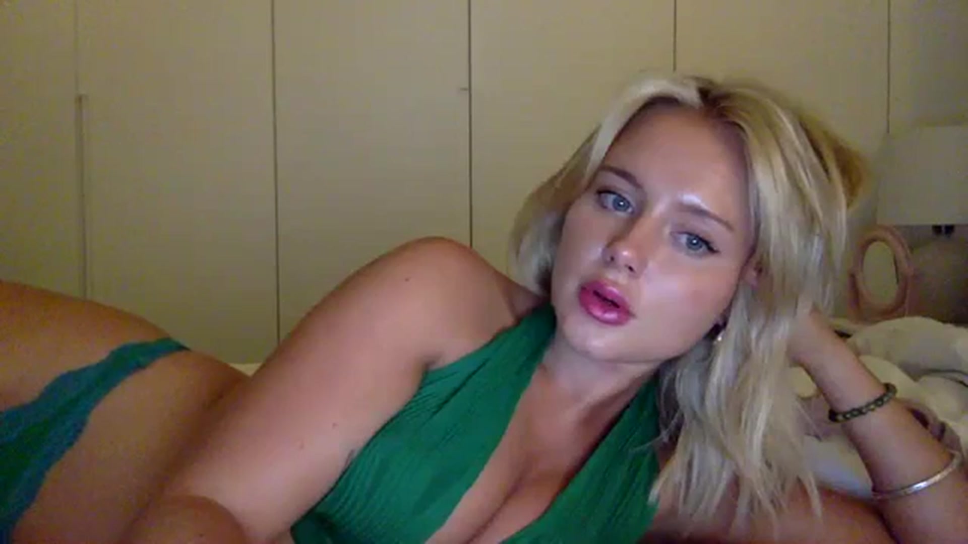 Gallery image thumbnail from BeaSaitou's myfreecams stream on, 08/30/2023, 23:27 image 17 of 20