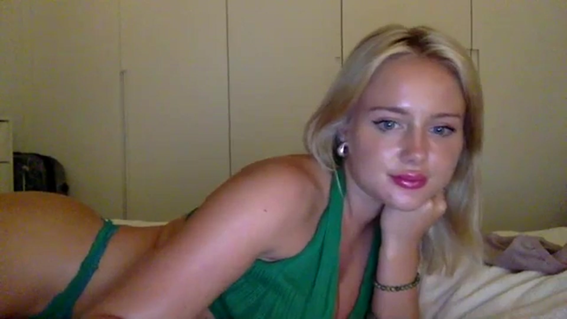 Gallery image thumbnail from BeaSaitou's myfreecams stream on, 08/30/2023, 23:27 image 12 of 20