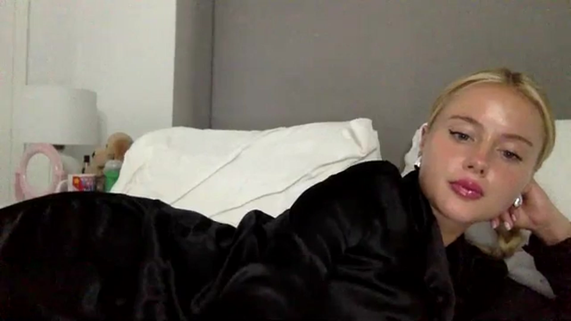 Gallery image thumbnail from BeaSaitou's myfreecams stream on, 09/01/2023, 24:00 image 16 of 20