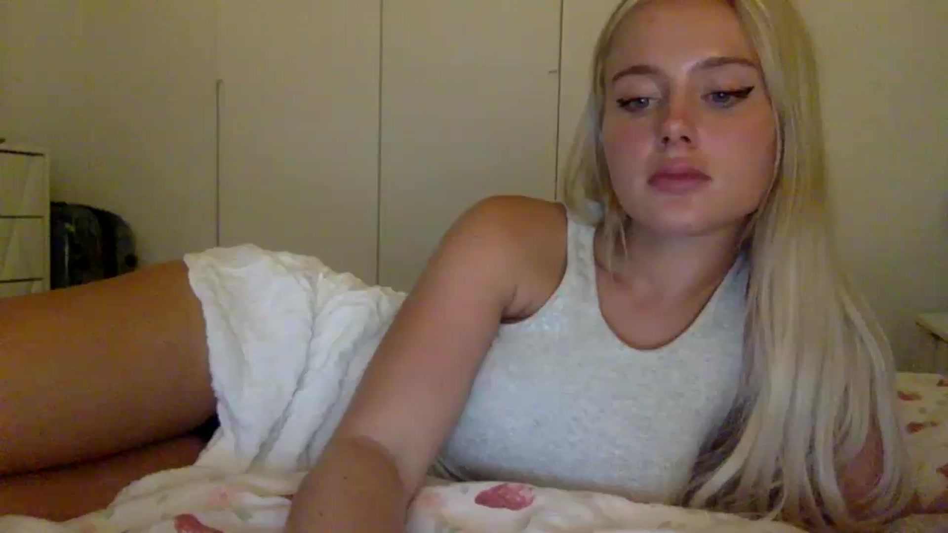 Gallery image thumbnail from BeaSaitou's myfreecams stream on, 09/12/2023, 18:47 image 14 of 20