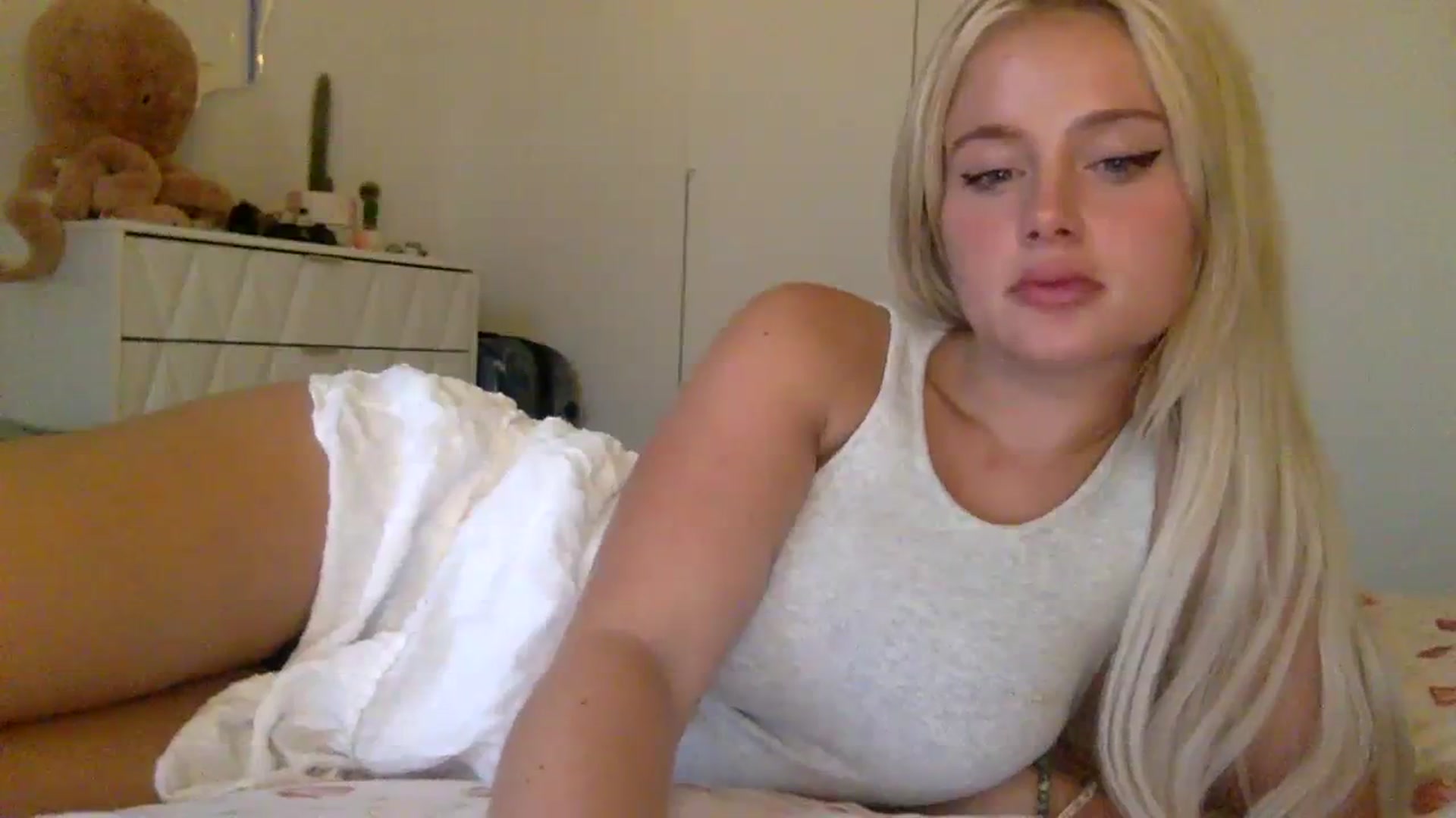 Gallery image thumbnail from BeaSaitou's myfreecams stream on, 09/12/2023, 18:47 image 8 of 20
