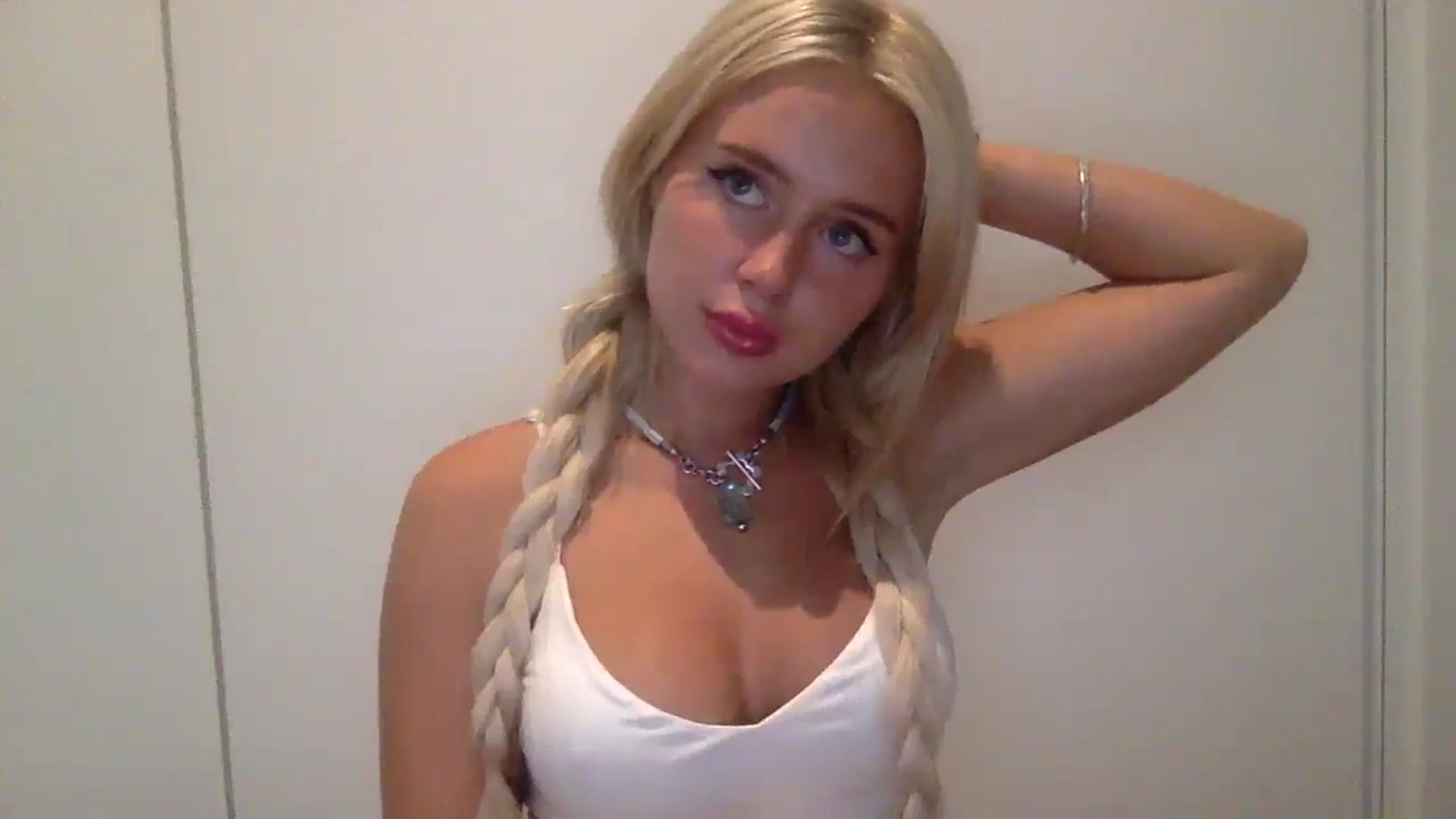 Gallery image thumbnail from BeaSaitou's myfreecams stream on, 09/13/2023, 18:00 image 20 of 20