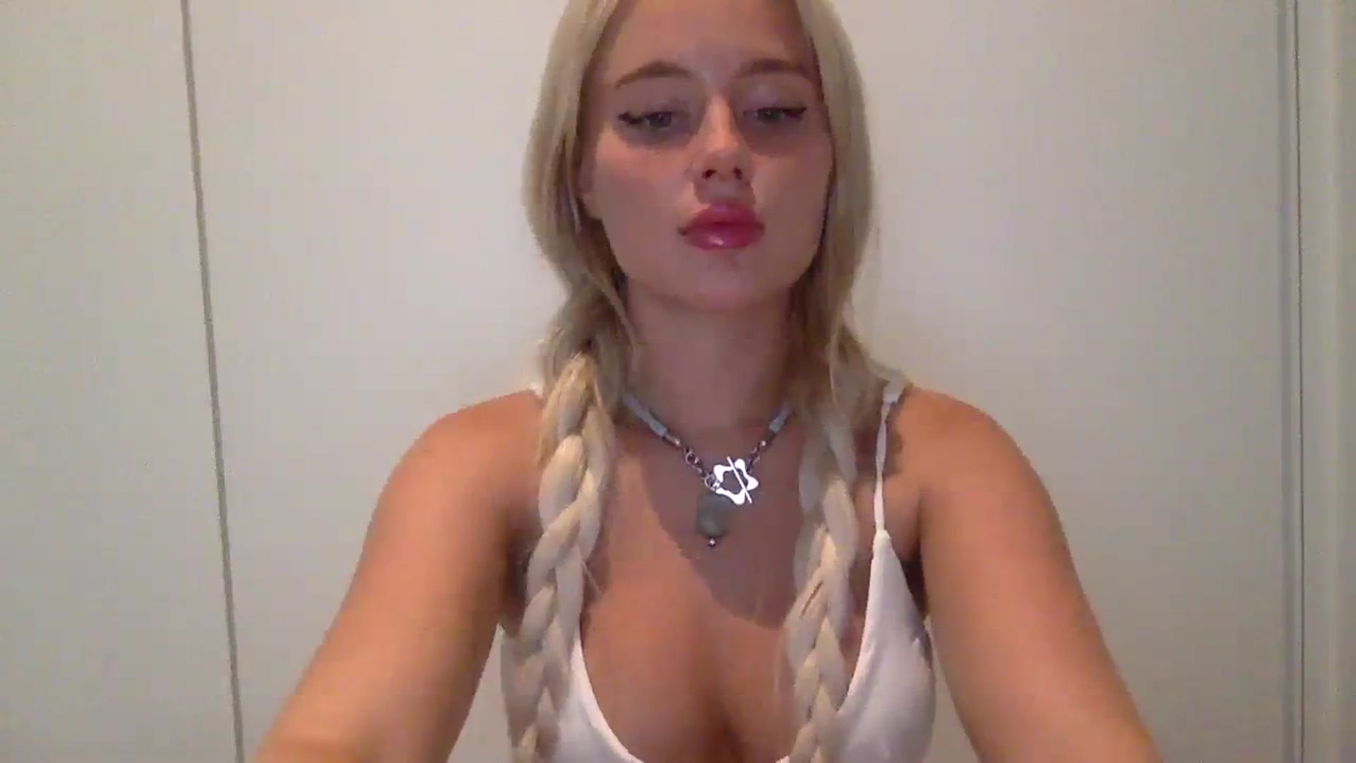 Gallery image thumbnail from BeaSaitou's myfreecams stream on, 09/13/2023, 18:00 image 16 of 20
