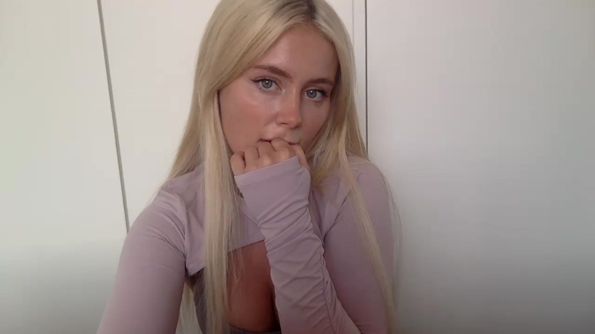 Gallery image thumbnail from BeaSaitou's myfreecams stream on, 09/26/2023, 16:11 image 17 of 20