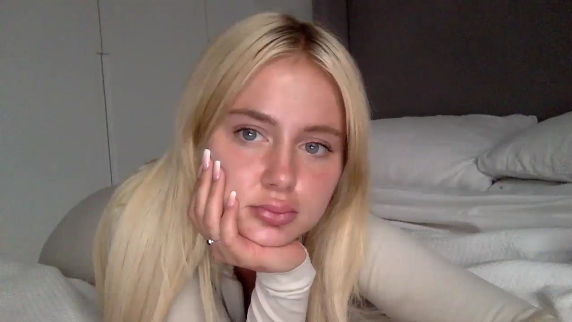 Gallery image thumbnail from BeaSaitou's myfreecams stream on, 09/27/2023, 17:55 image 13 of 20