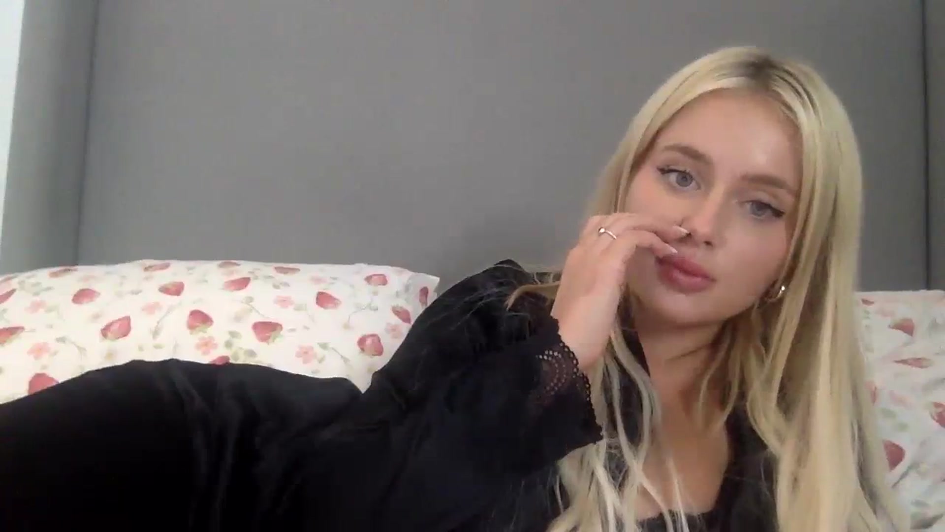 Gallery image thumbnail from BeaSaitou's myfreecams stream on, 10/02/2023, 20:56 image 17 of 20