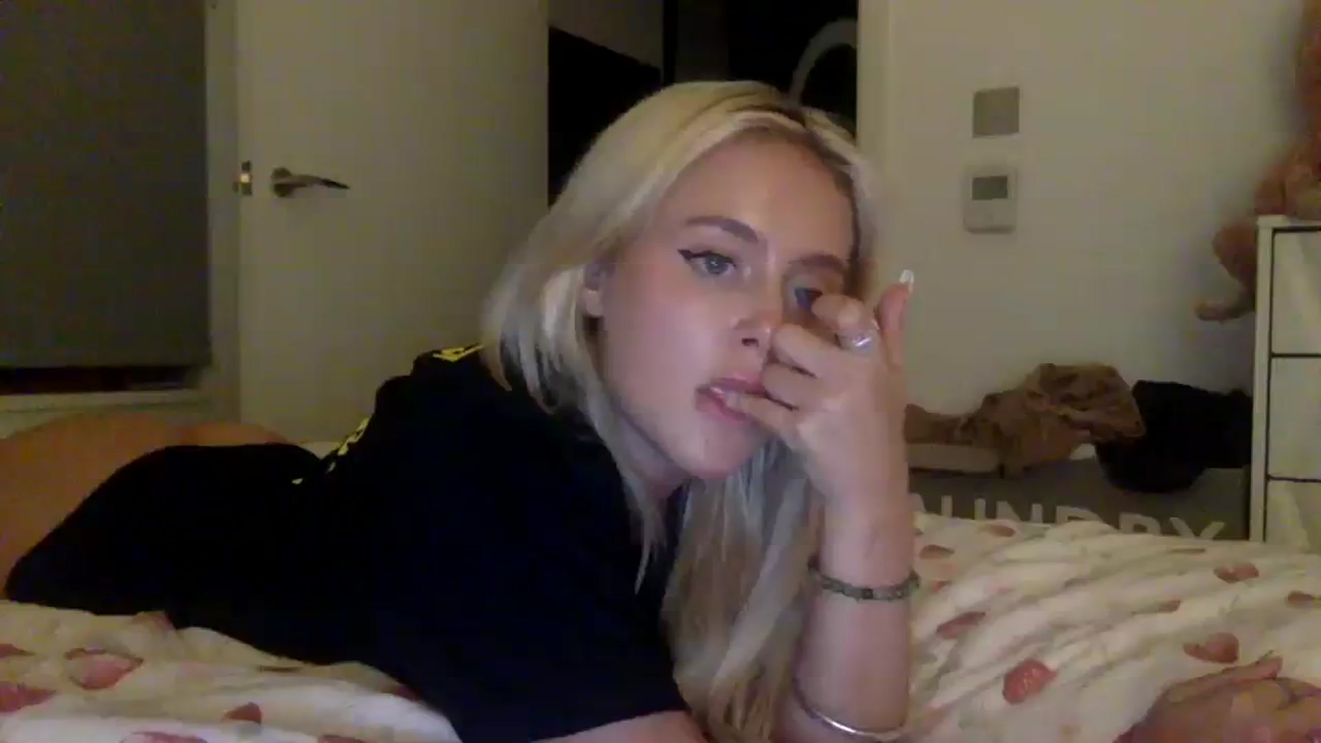 Gallery image thumbnail from BeaSaitou's myfreecams stream on, 10/03/2023, 20:17 image 7 of 20