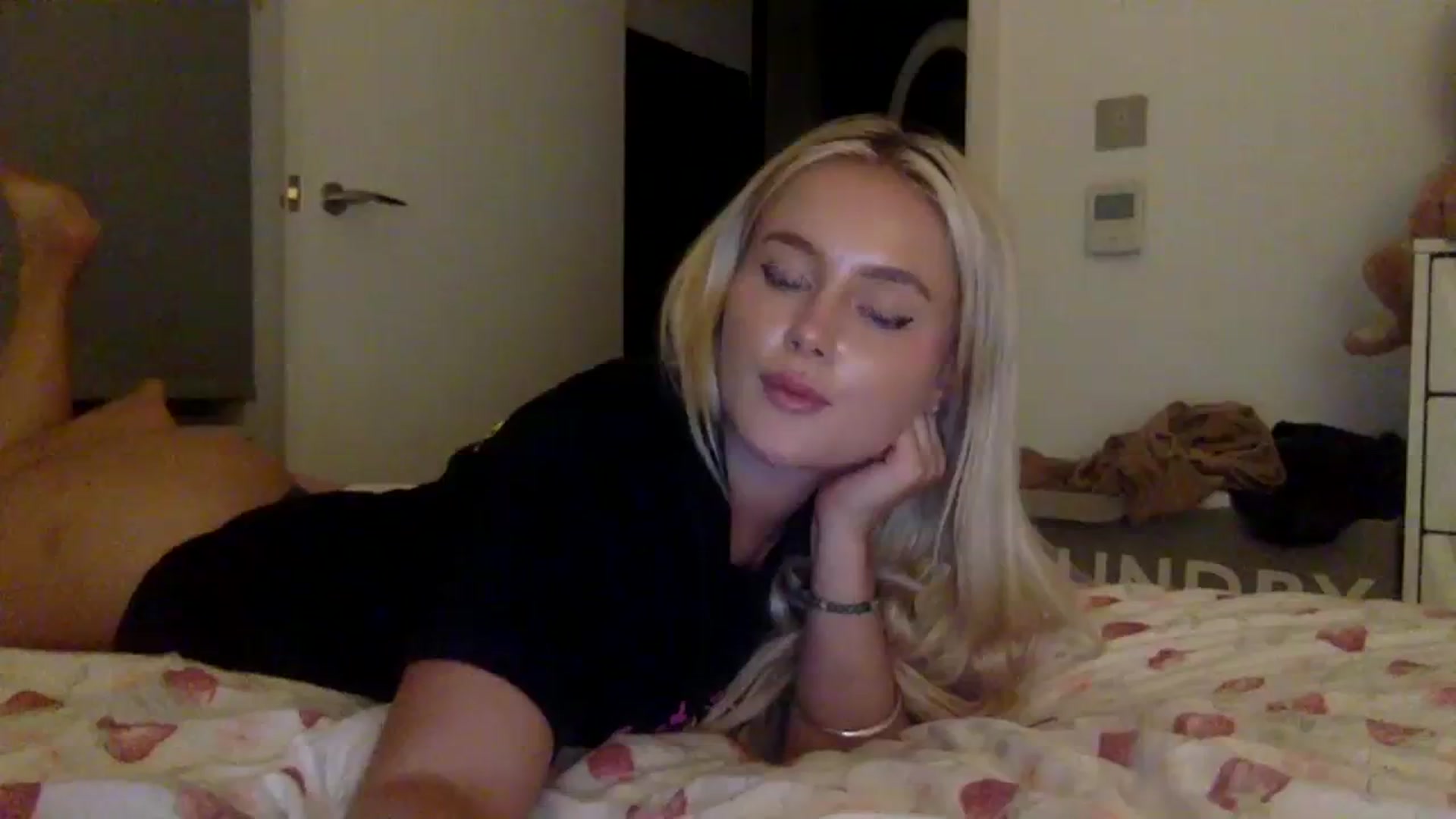 Gallery image thumbnail from BeaSaitou's myfreecams stream on, 10/03/2023, 20:17 image 11 of 20