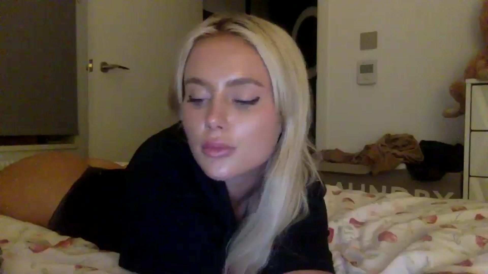 Gallery image thumbnail from BeaSaitou's myfreecams stream on, 10/03/2023, 20:17 image 17 of 20