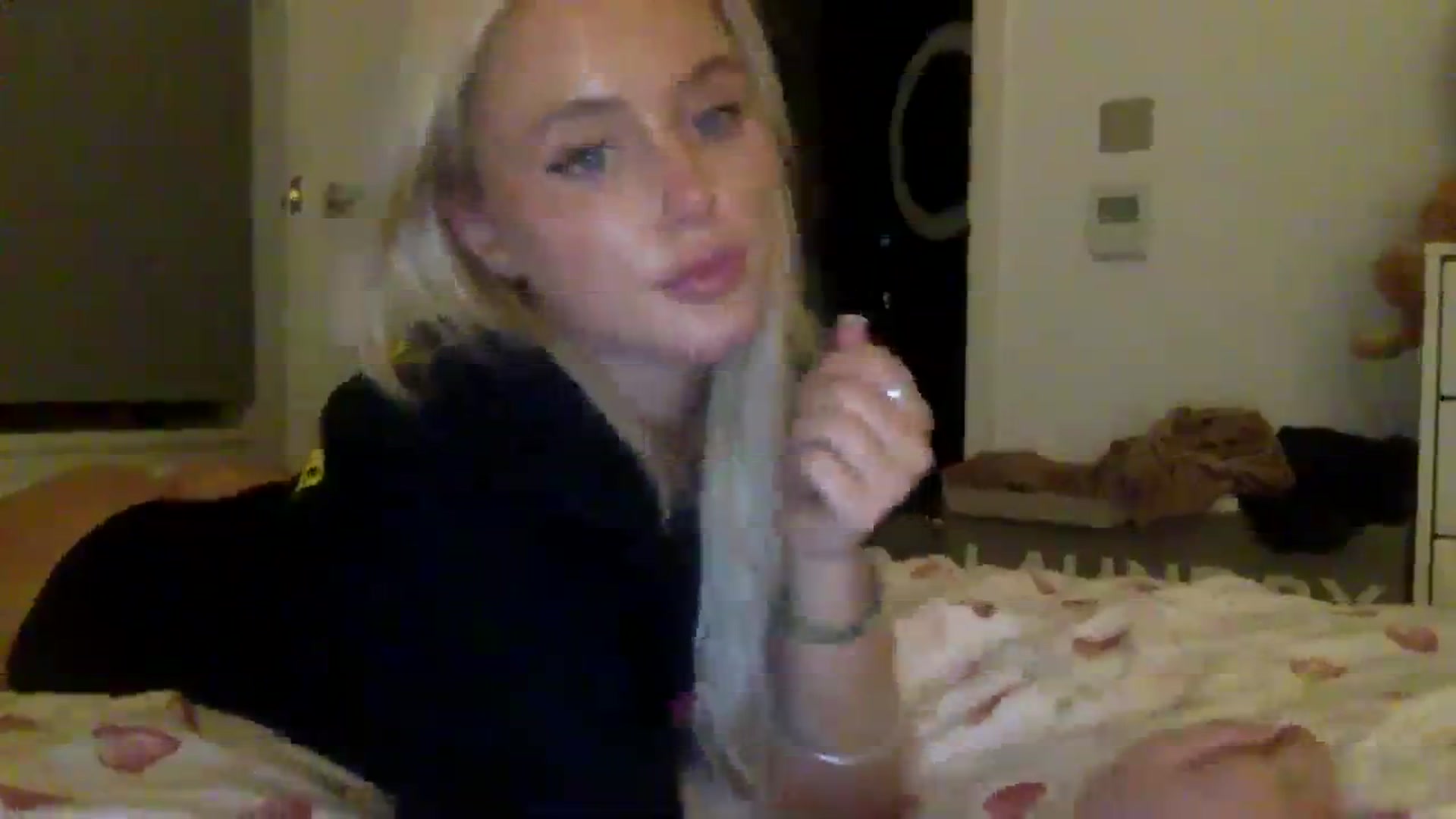 Gallery image thumbnail from BeaSaitou's myfreecams stream on, 10/03/2023, 20:17 image 6 of 20