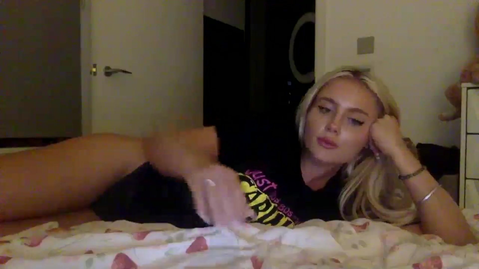 Gallery image thumbnail from BeaSaitou's myfreecams stream on, 10/03/2023, 20:17 image 13 of 20