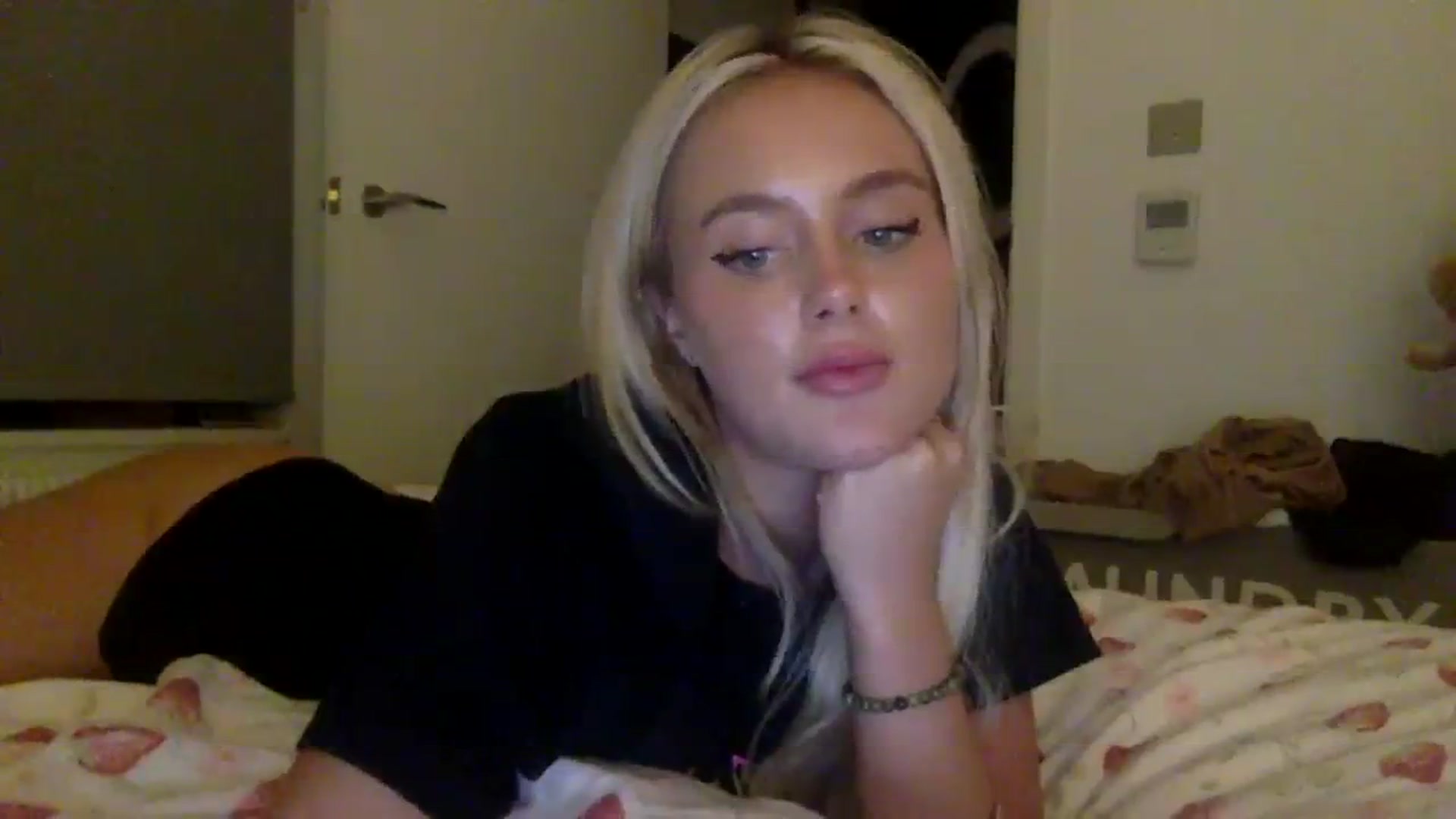Gallery image thumbnail from BeaSaitou's myfreecams stream on, 10/03/2023, 20:17 image 5 of 20