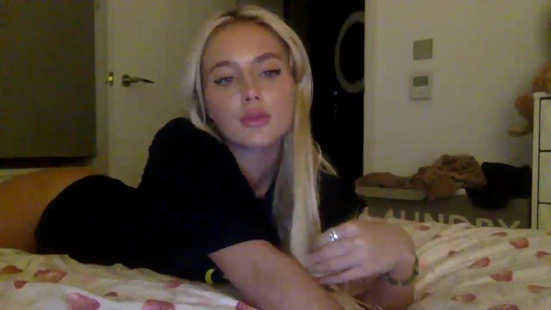 Gallery image thumbnail from BeaSaitou's myfreecams stream on, 10/03/2023, 20:17 image 9 of 20