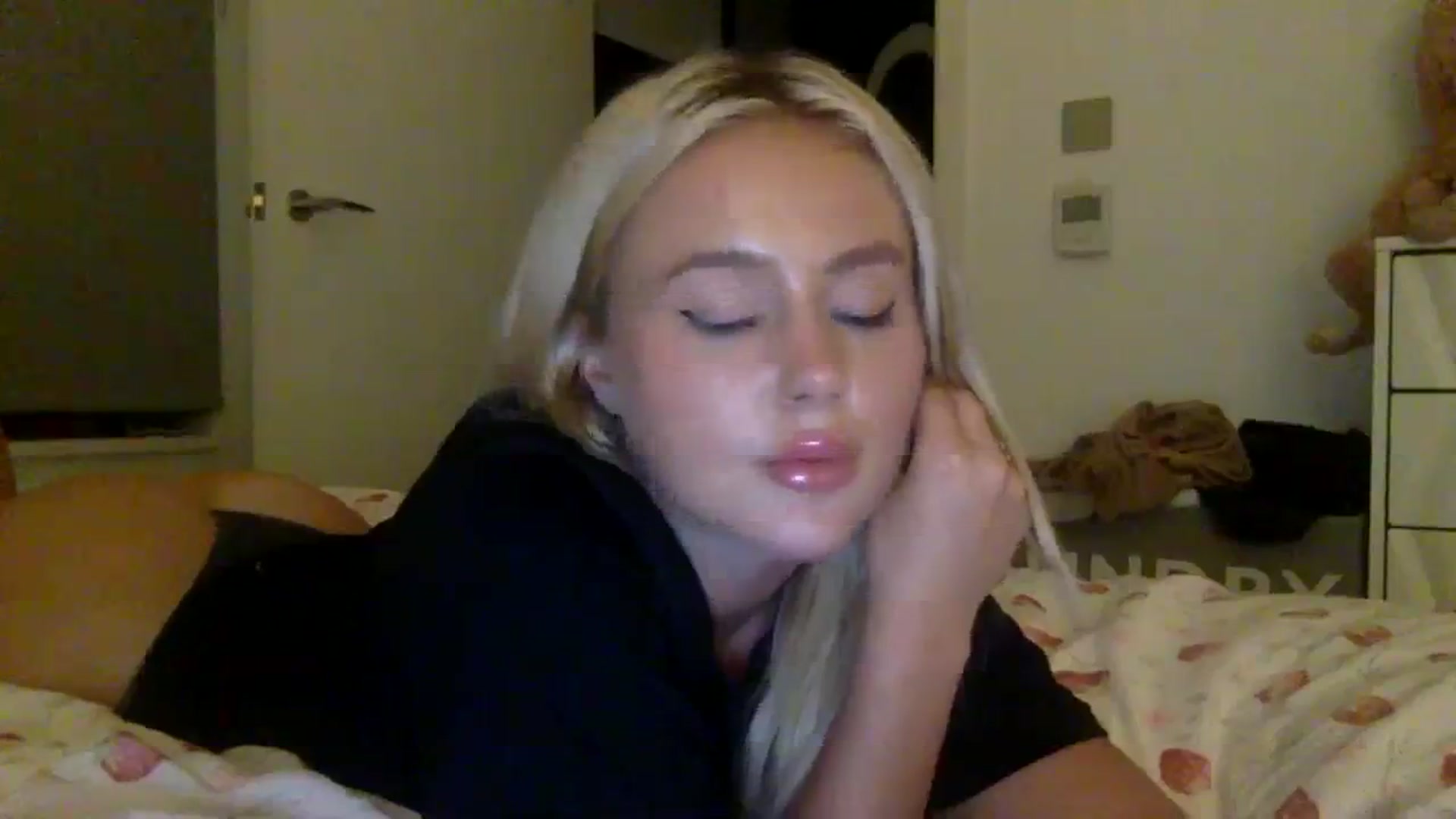 Gallery image thumbnail from BeaSaitou's myfreecams stream on, 10/03/2023, 20:17 image 18 of 20