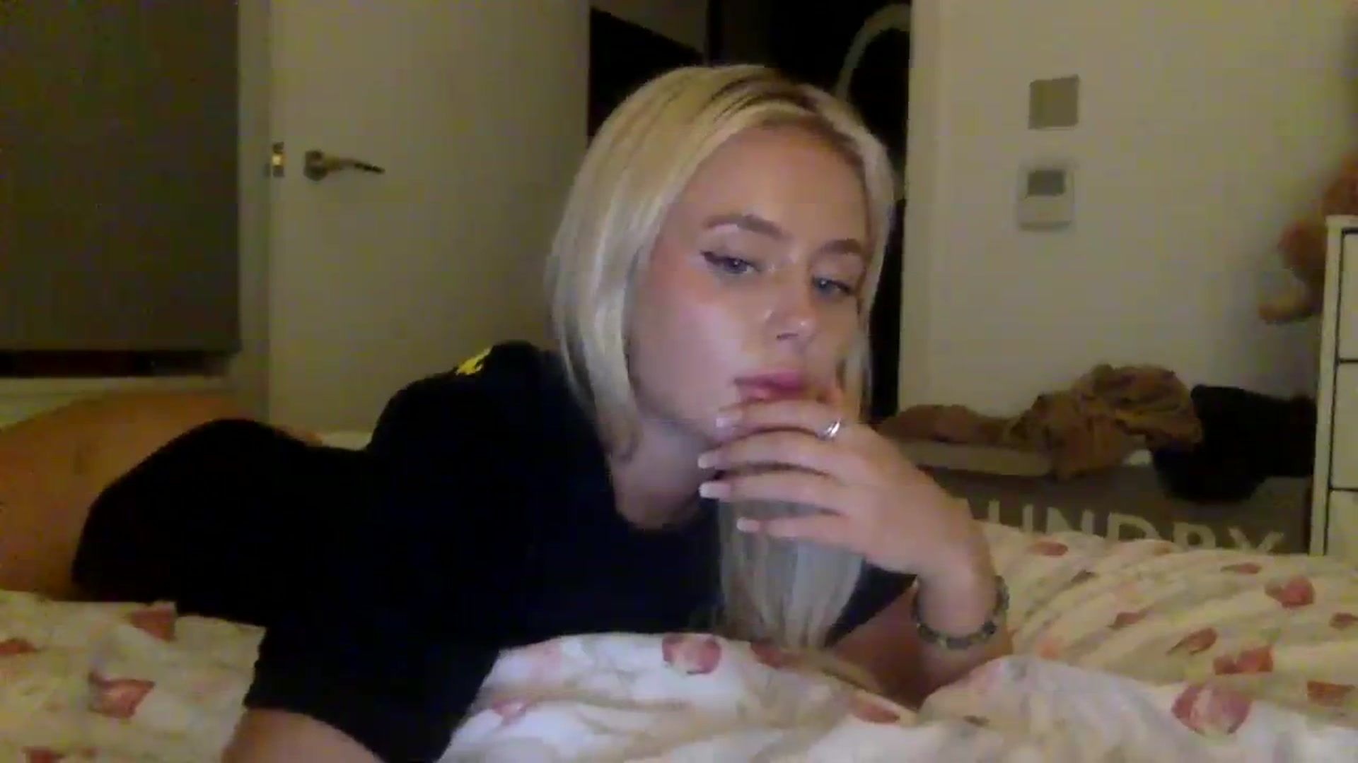 Gallery image thumbnail from BeaSaitou's myfreecams stream on, 10/03/2023, 20:17 image 10 of 20