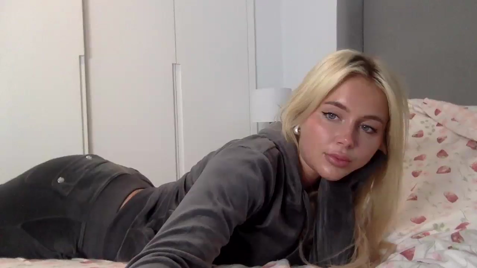 Gallery image thumbnail from BeaSaitou's myfreecams stream on, 10/16/2023, 17:40 image 1 of 20
