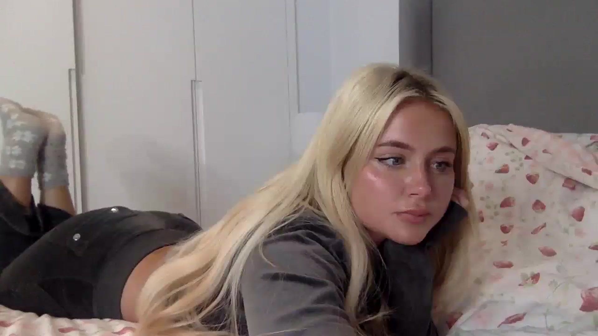 Gallery image thumbnail from BeaSaitou's myfreecams stream on, 10/16/2023, 17:40 image 8 of 20