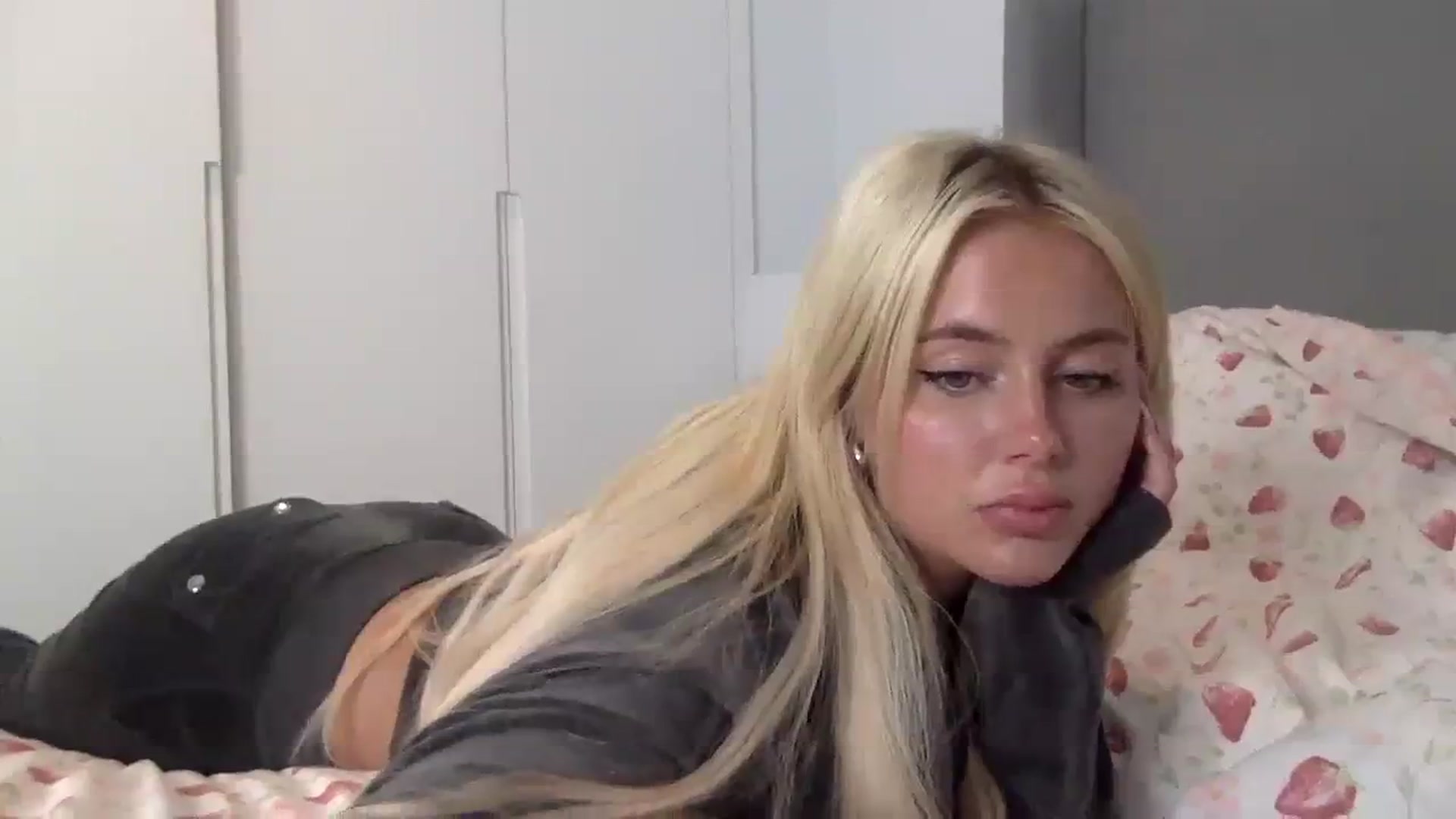 Gallery image thumbnail from BeaSaitou's myfreecams stream on, 10/16/2023, 17:40 image 6 of 20