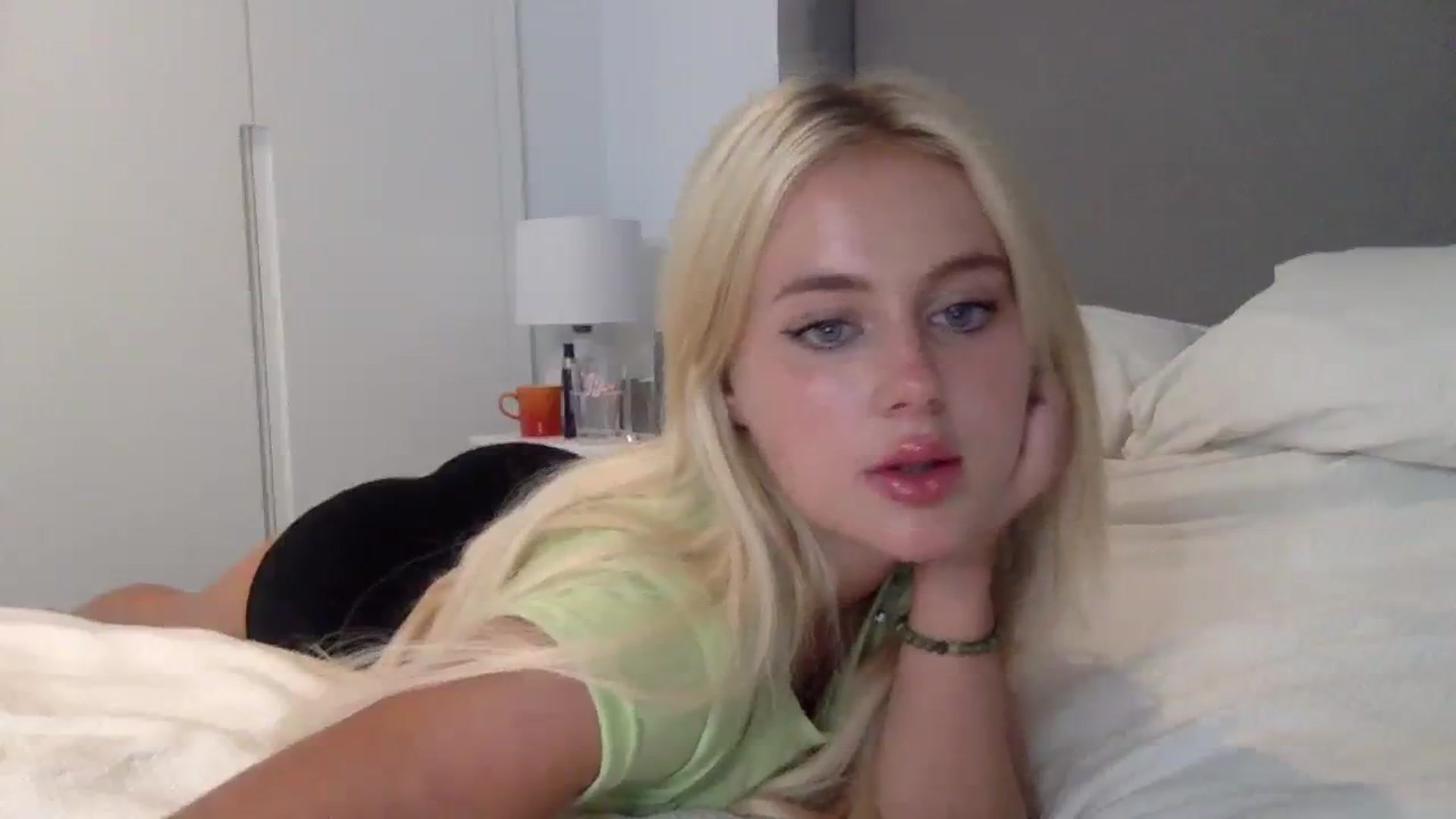 Gallery image thumbnail from BeaSaitou's myfreecams stream on, 10/19/2023, 19:45 image 2 of 20