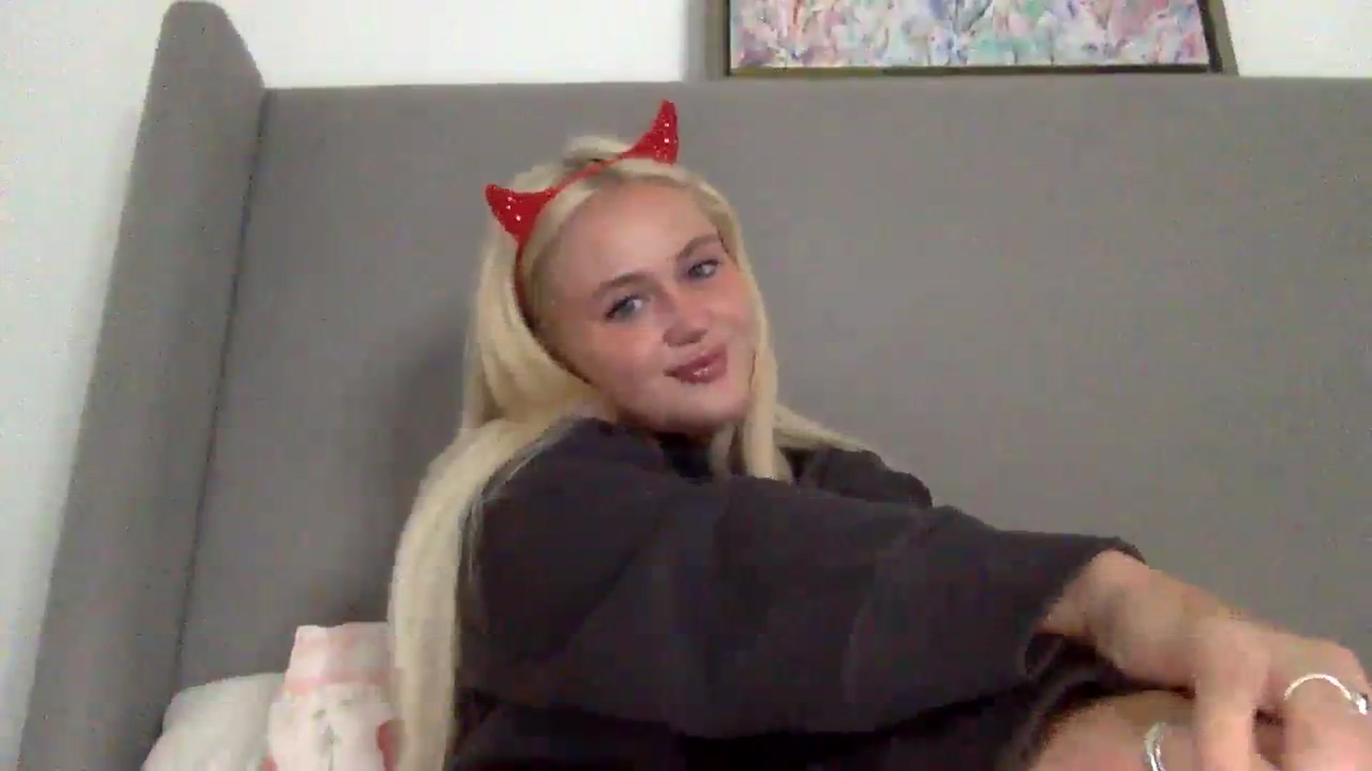 Gallery image thumbnail from BeaSaitou's myfreecams stream on, 10/30/2023, 20:24 image 16 of 20