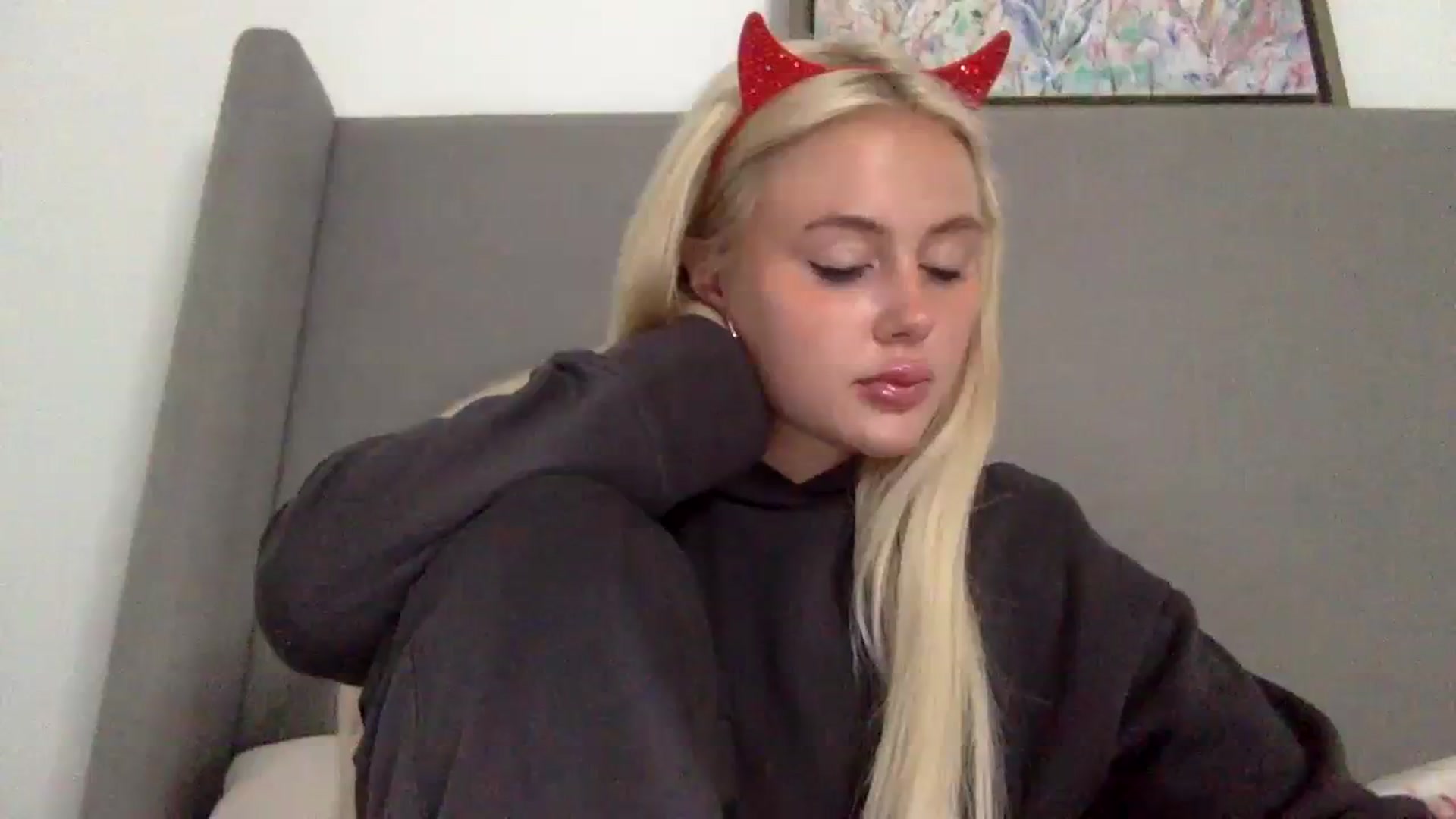 Gallery image thumbnail from BeaSaitou's myfreecams stream on, 10/30/2023, 20:24 image 17 of 20