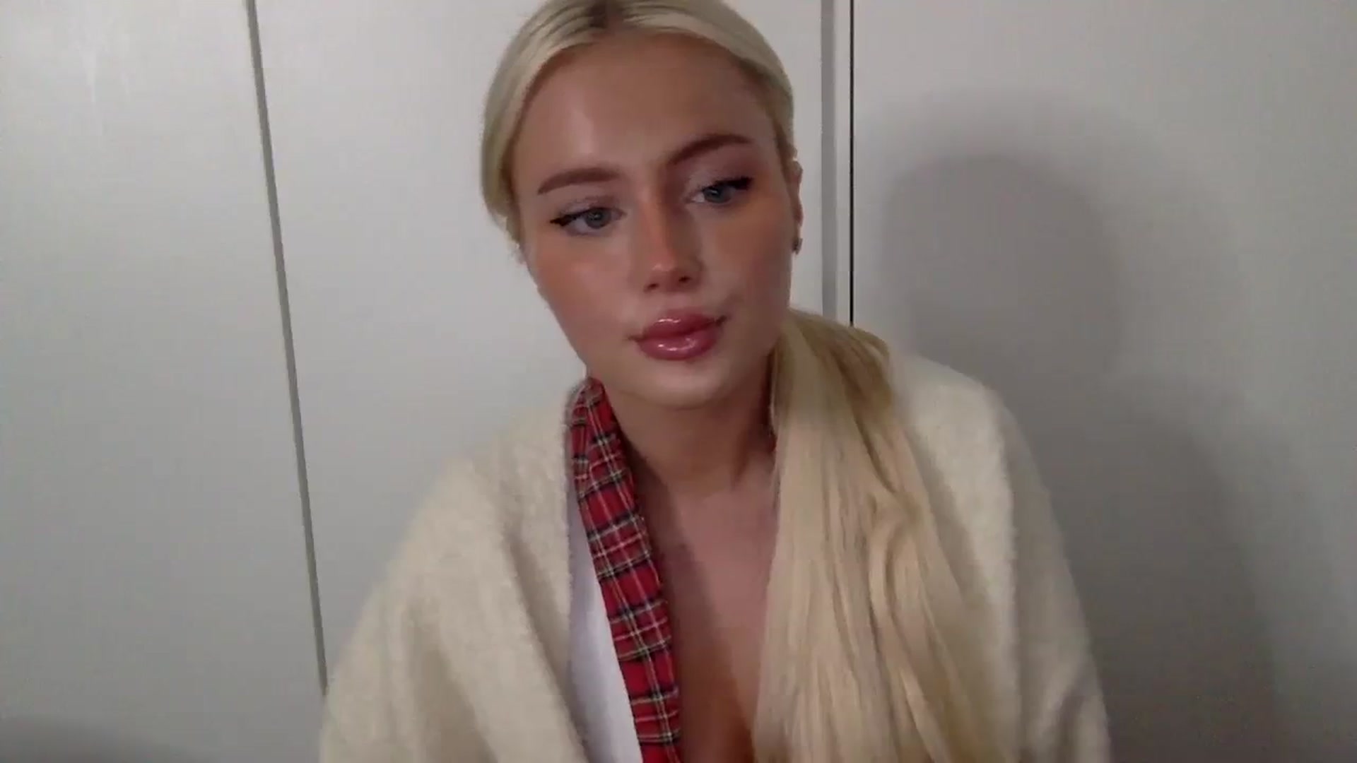 Gallery image thumbnail from BeaSaitou's myfreecams stream on, 11/08/2023, 19:03 image 19 of 20