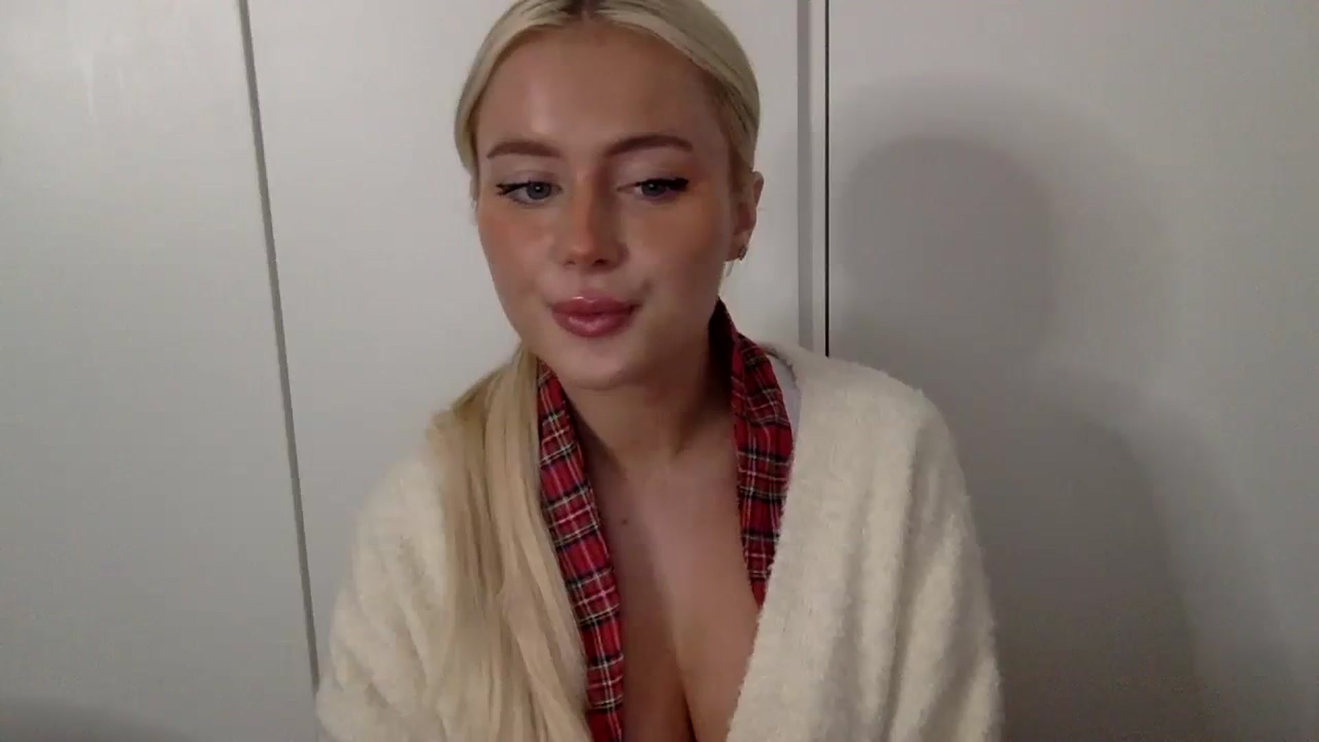 Gallery image thumbnail from BeaSaitou's myfreecams stream on, 11/08/2023, 19:03 image 15 of 20