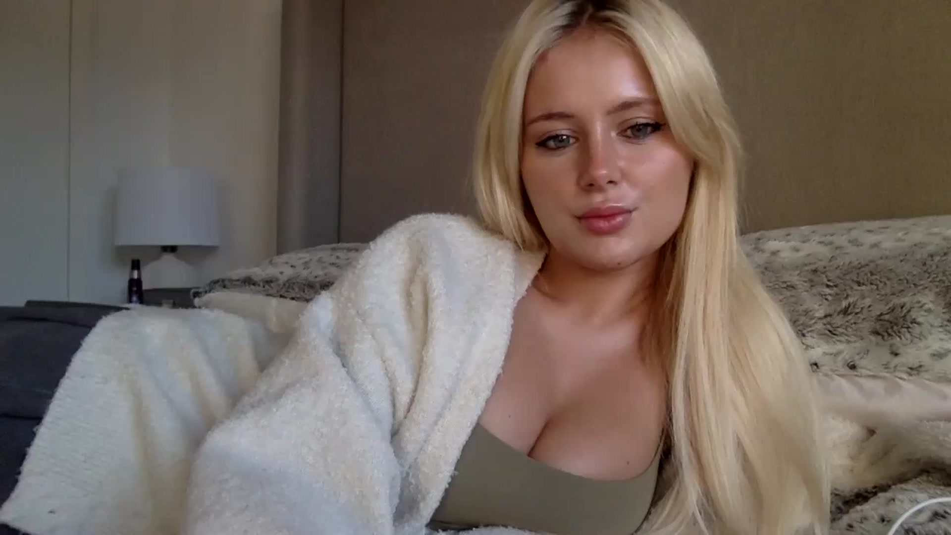 Gallery image thumbnail from BeaSaitou's myfreecams stream on, 12/06/2023, 14:29 image 17 of 20