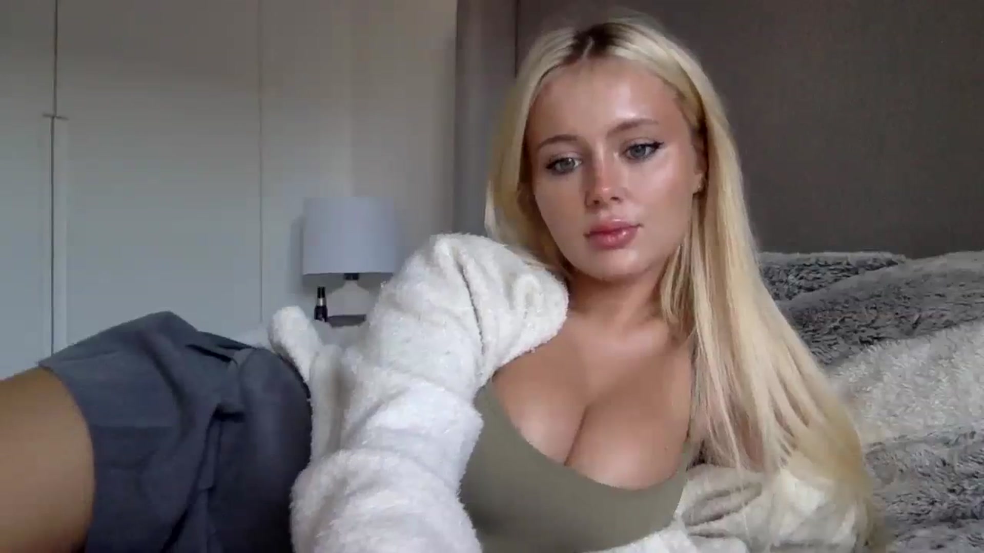 Gallery image thumbnail from BeaSaitou's myfreecams stream on, 12/06/2023, 14:29 image 3 of 20
