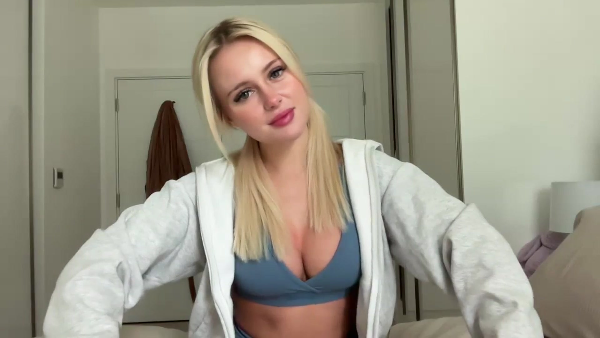 Gallery image thumbnail from BeaSaitou's myfreecams stream on, 03/27/2024, 14:02 image 15 of 20