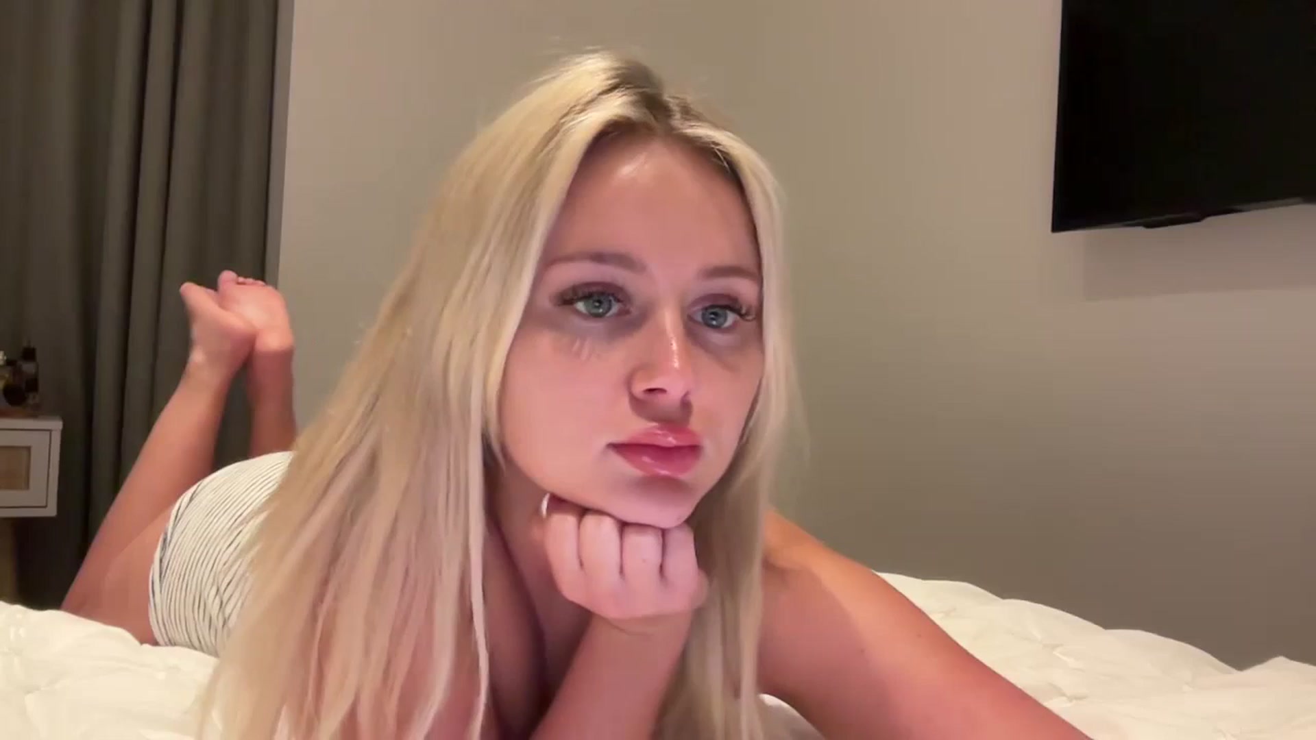 Gallery image thumbnail from BeaSaitou's myfreecams stream on, 04/01/2024, 22:15 image 1 of 20