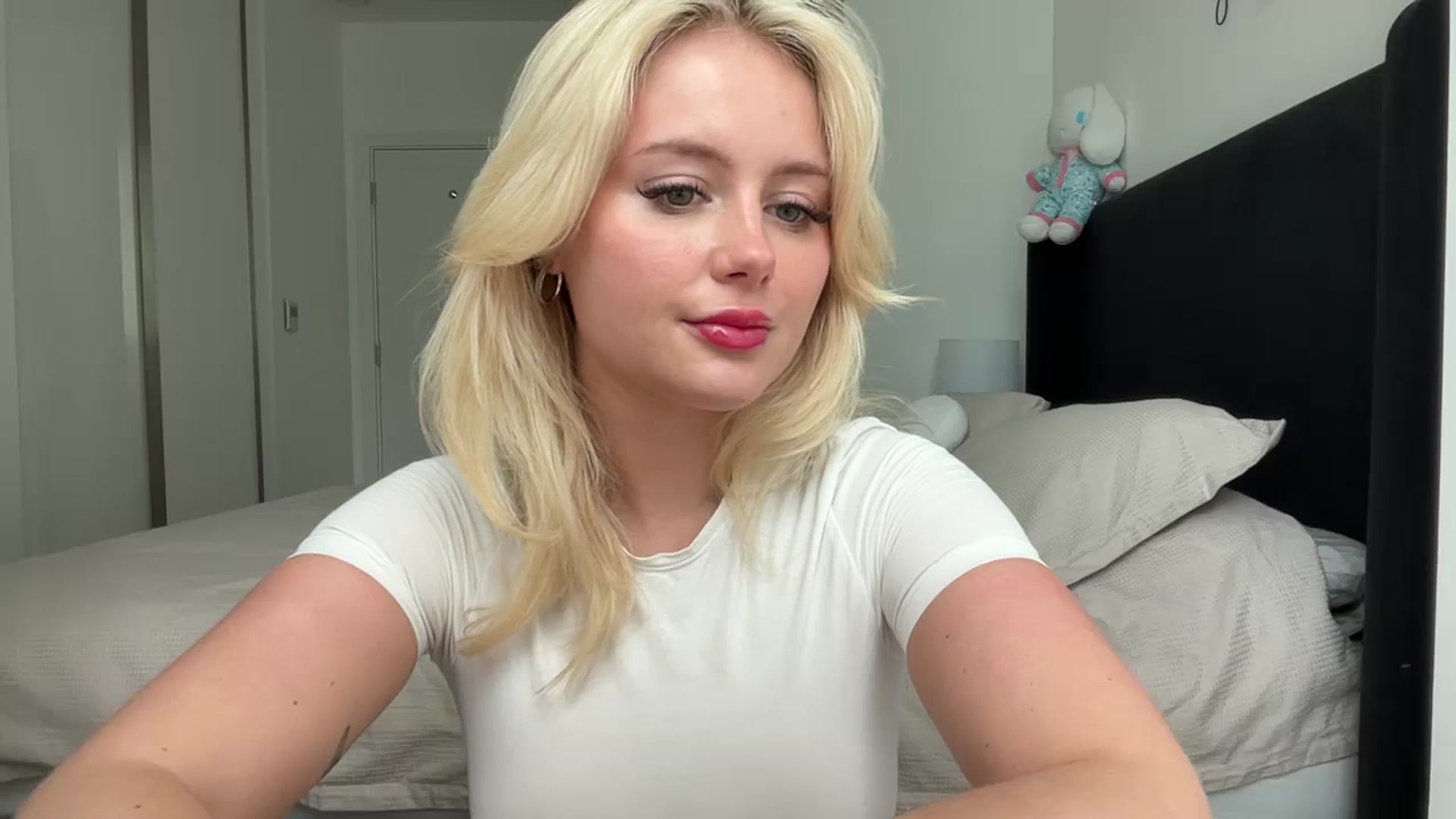 Gallery image thumbnail from BeaSaitou's myfreecams stream on, 04/13/2024, 11:49 image 2 of 20