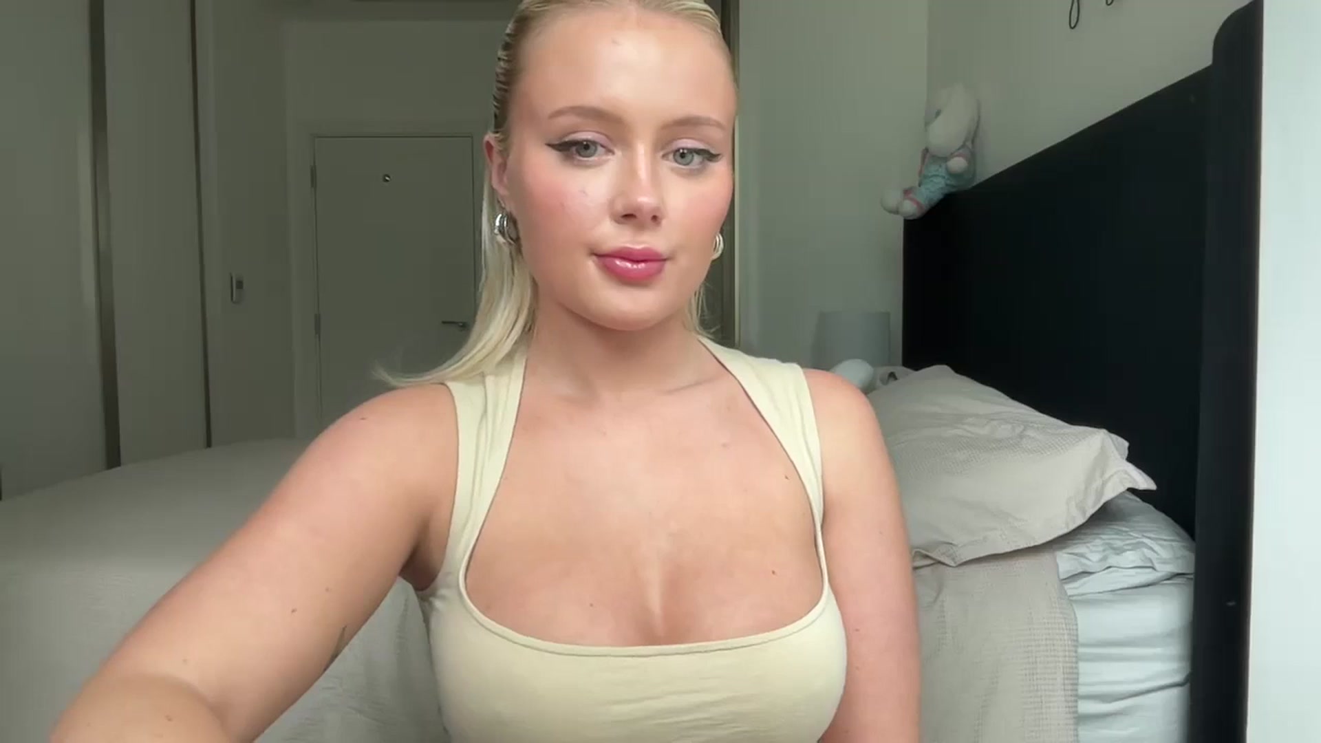 Gallery image thumbnail from BeaSaitou's myfreecams stream on, 05/02/2024, 15:42 image 19 of 20