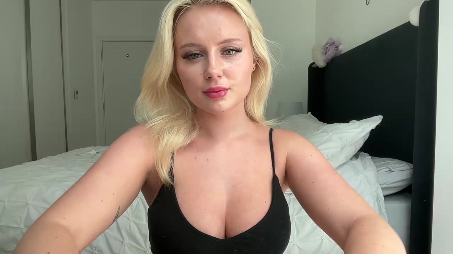 Gallery image thumbnail from BeaSaitou's myfreecams stream on, 05/09/2024, 13:55 image 5 of 20