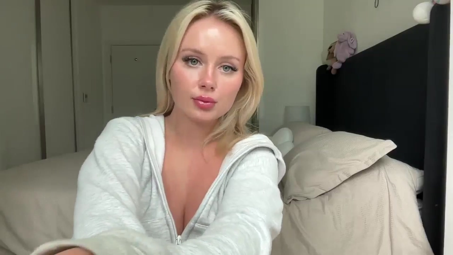 Gallery image thumbnail from BeaSaitou's myfreecams stream on, 05/14/2024, 12:09 image 20 of 20