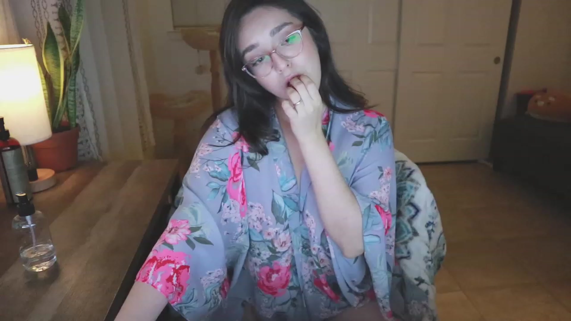 Gallery image thumbnail from BeaWolfie's myfreecams stream on, 11/22/2022, 06:34 image 1 of 20