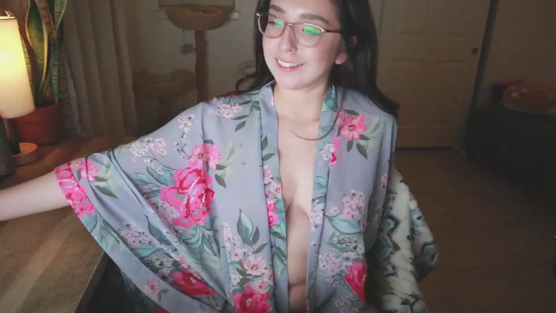 Gallery image thumbnail from BeaWolfie's myfreecams stream on, 11/22/2022, 06:58 image 3 of 20