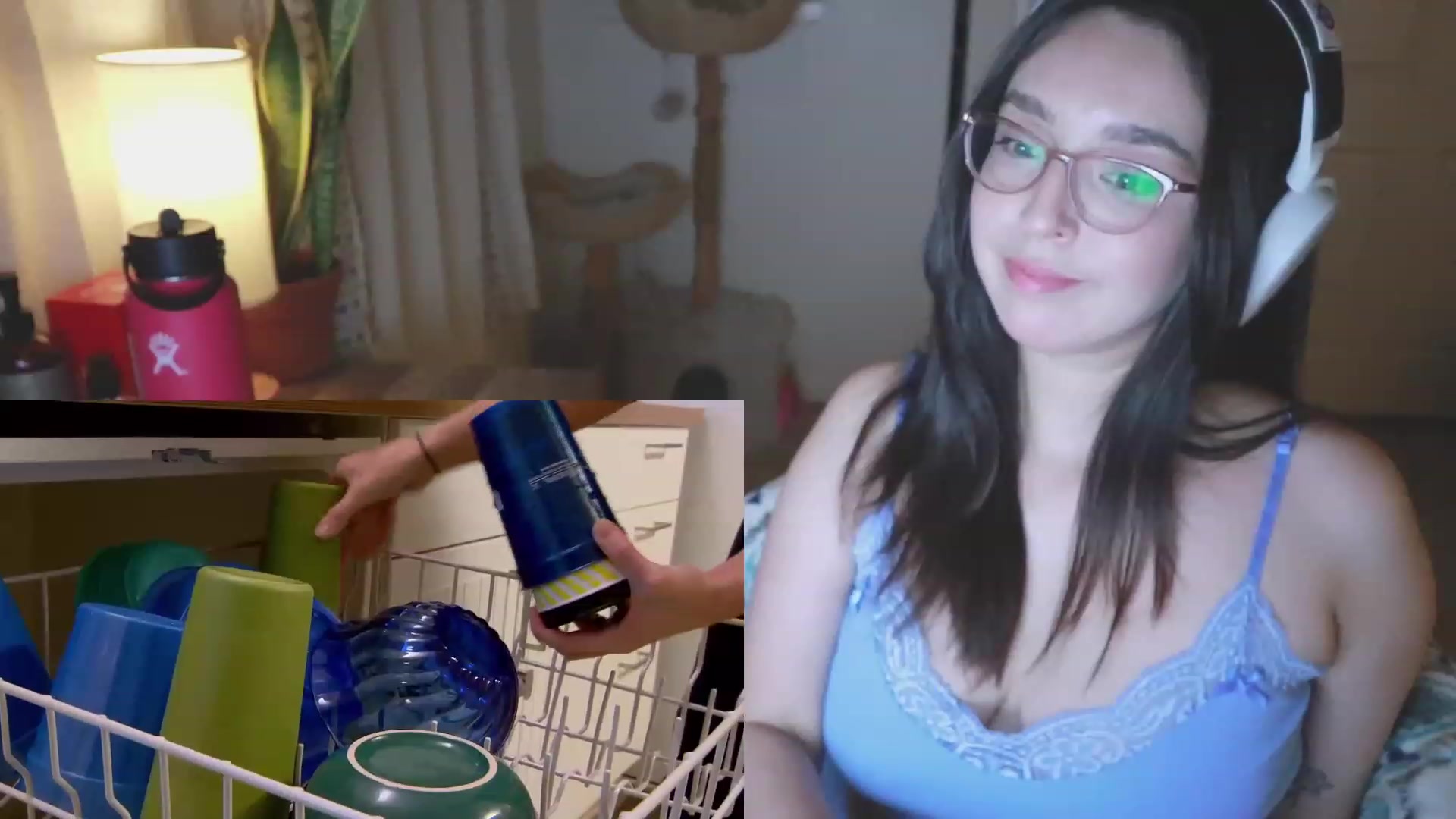 Gallery image thumbnail from BeaWolfie's myfreecams stream on, 11/25/2022, 06:43 image 10 of 20